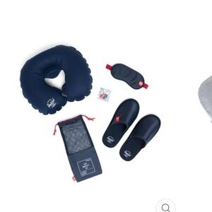 Brand new Herschel Amenity Kit - Unisex